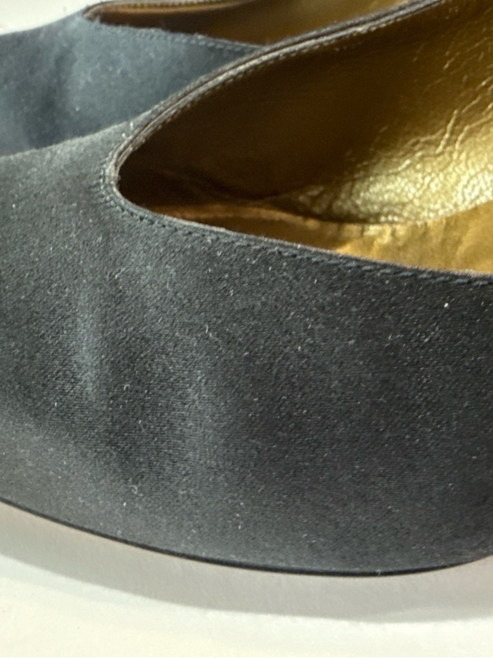 Yves Saint Laurent Black Pointed Toe Pumps 9.5 - Picture 4 of 14